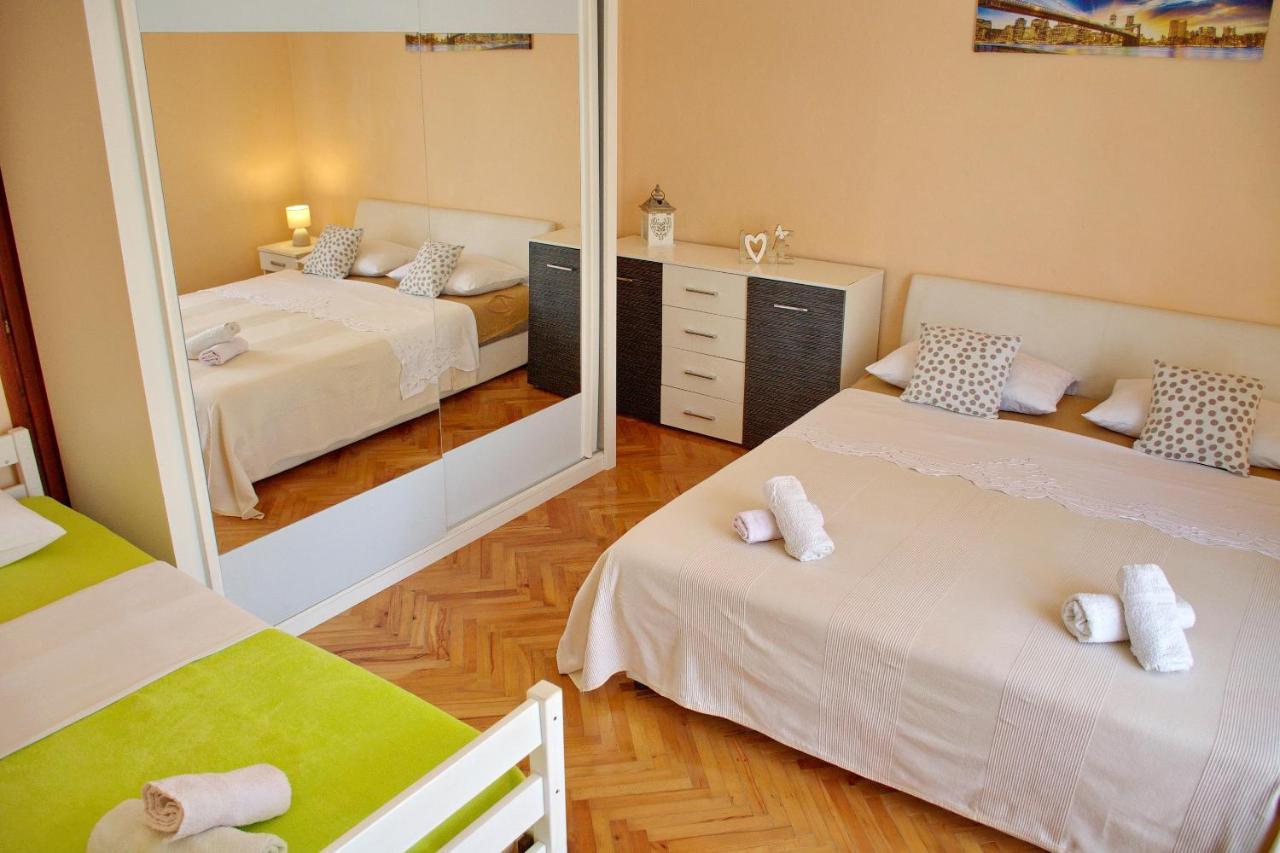Two Bedroom Apartments Elvira Novalja Eksteriør billede